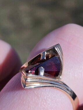 14K Yellow Gold Art Deco Twisted Trillion Cut Lab Created Garnet Ring Size 6.25